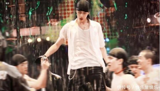  舞台|这就是街舞王一博水舞台太炸了，张艺兴：美中不足，一博没脱！