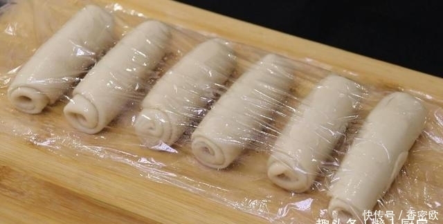 外皮|在家不出门,教你红薯饼的新做法,外皮酥的掉渣,看到它口水直流