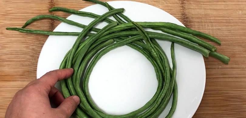  五花肉|豆角和五花肉超级好吃的新做法，下酒又下饭，一大盘子都吃光了