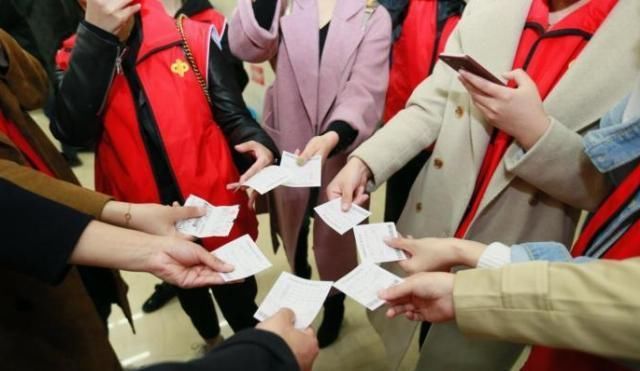 拿到|中奖200万只能拿到160万也就忍了，为什么还要捐款不捐能怎样