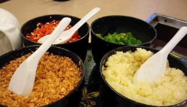 吃货|吃火锅时,只调这几种蘸料的人,老板:不是行家就是吃货