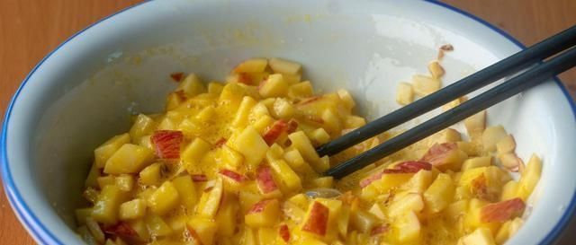 酸甜|糯米粉里加2个苹果,居然这么好吃,酸甜可口,每次上桌就抢光