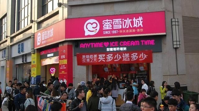 星巴克|越来越贵的喜茶和奈雪,能成为「中国星巴克」吗?