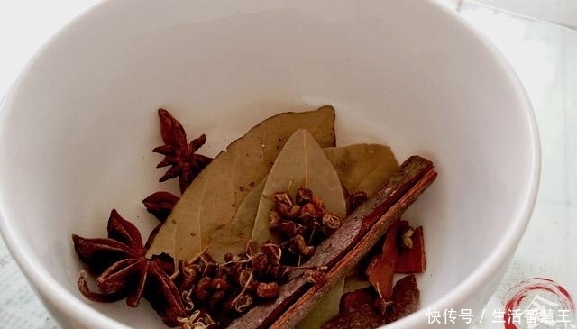 香浓|调肉馅，先放油还是先放盐？大厨教你正确做法，香浓可口又多汁儿