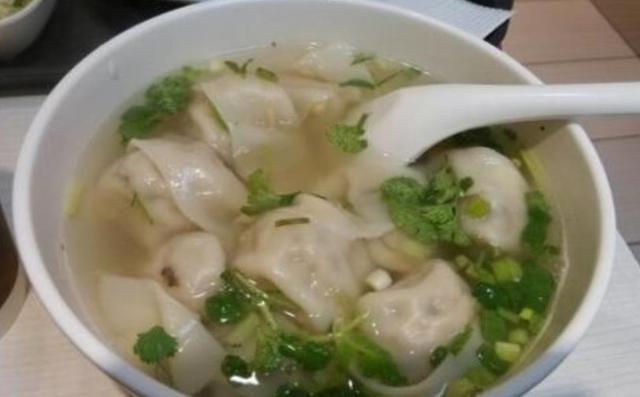 打底|揭秘面馆的馄饨汤,只需要这3样打底,比排骨汤还好喝