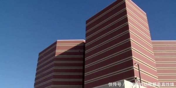  牢房|把床单捆成绳索，两名囚犯从12层高牢房越狱