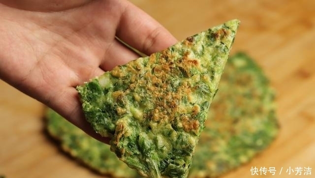 鸡蛋|芹菜叶不要再丢了,教你最简单的家常做法,5分钟出锅,超简单