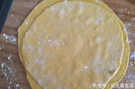 撒上一层干|营养还是蒸的好！好吃不上火，千层红薯糕，层次丰富，蓬松柔软