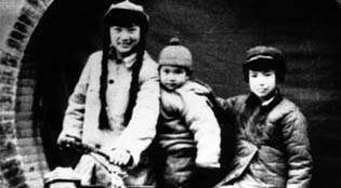 女儿|她是一位传奇红色女特工,一生有6个丈夫4个是假的,3个女儿2个嫁伟人家