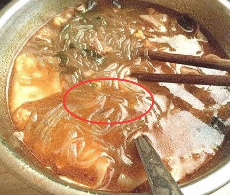 跳脚|吃麻辣烫时,多拿“3种食物”,老板虽对你笑,心里却气跳脚