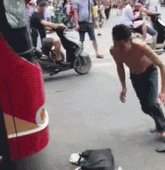  死神|搞笑GIF：与死神擦肩而过