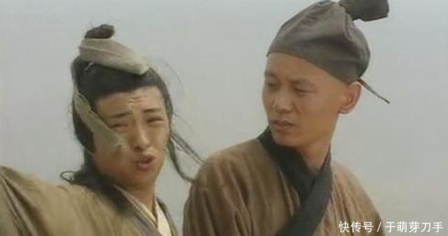 街上|官员在街上骑马, 突然一乞丐大喊: 万岁, 官员则说: 我大祸临头了