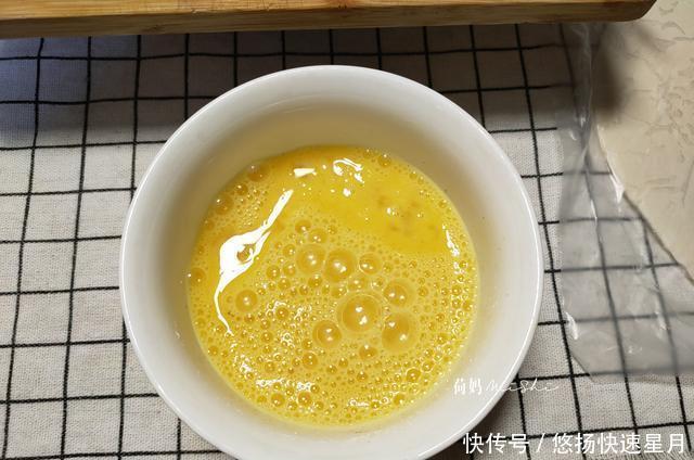 外酥|懒人早餐手抓饼巧变蔬菜鸡蛋饼，外酥里嫩，10分钟搞定早餐