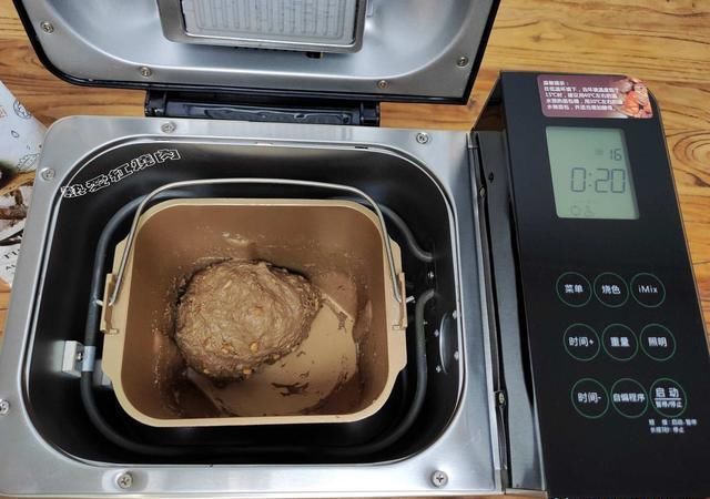  机都|黄油和厨师机都没有也能做面包，用它加凉水拌拌就可以，太省事了