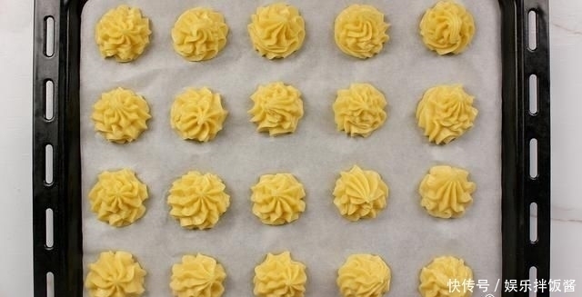 按步|自制甜点香草味泡芙，按步制作比蛋糕简单，零失误操作轻松完成