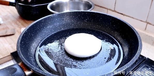 油条|早餐,别总吃包子油条,这点心也不错,软糯香甜,每一口都有惊喜