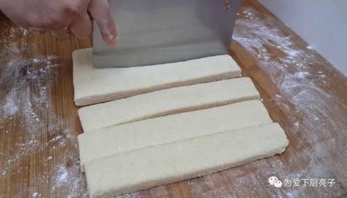 香酥|我家面粉就爱这样吃,加2个鸡蛋,焦脆香酥不油腻,吃过就念念不忘