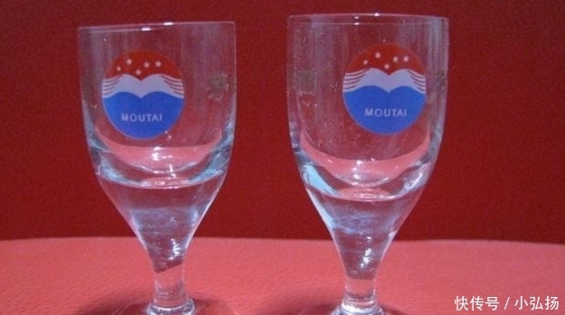 茅台|买茅台送的小酒杯是喝酒用的?大错特错!“老酒鬼”都懂其中含义