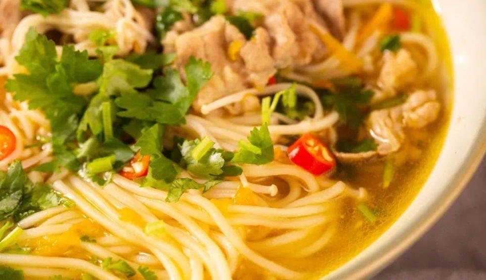 放过|只要2步就能复刻出面馆金牌酸汤，好喝到连一滴汤都不想放过！