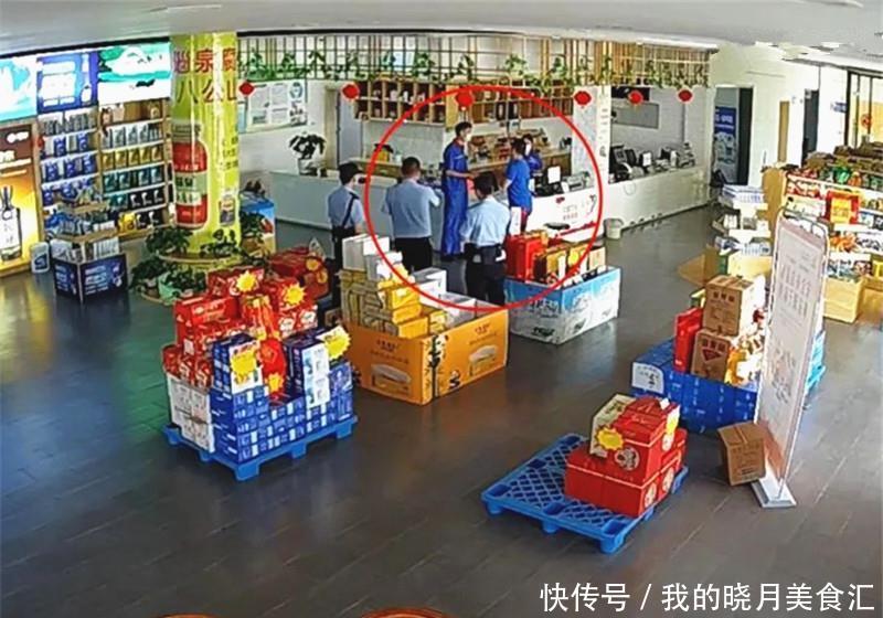 矿泉水|奥迪车主加完油偷走2箱矿泉水,警察跨省抓捕,车主:至于吗?