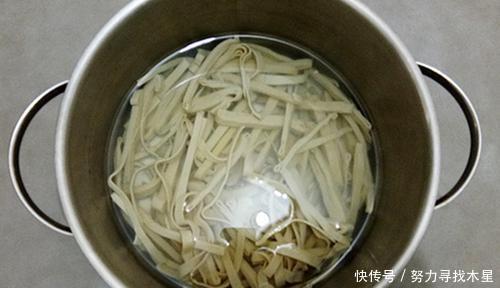 金针菇|番茄豆皮金针菇、酱焖豆皮，营养丰富，好吃美味！