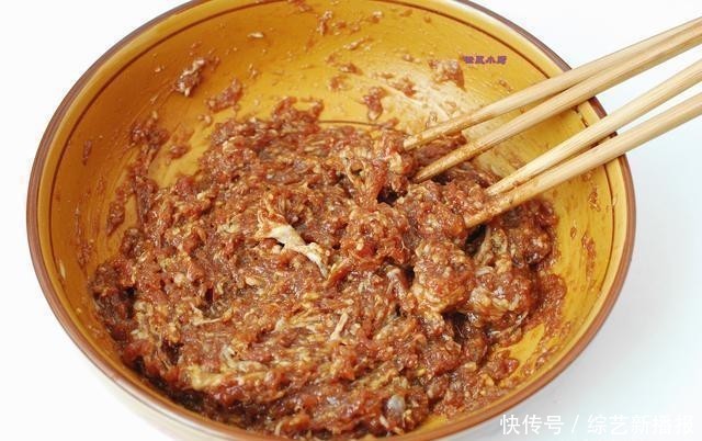  牛肉馅|跟着高级厨师做牛肉蒸饺，咬开皮儿满满都是汤汁儿，一吃就忘不了