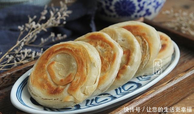 面团|葱油饼总是做不好试试这种做法，外酥内软，当早餐天天吃不腻