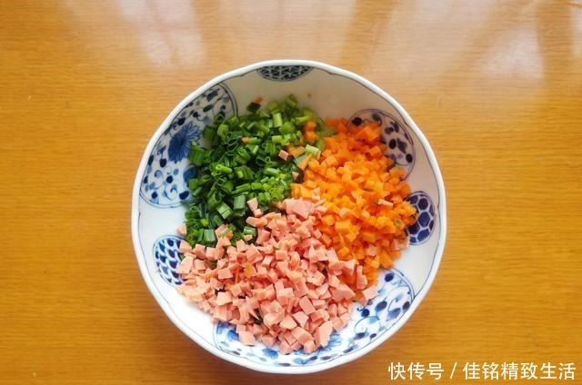 美味|这款早餐饼的做法也太简单了，10分钟就能搞定，快手省事还美味