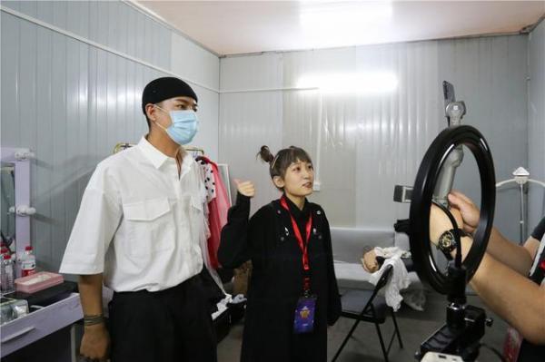 减肥|《新相亲大会》云探班直播间乐趣多多 孟非畅聊减肥心得