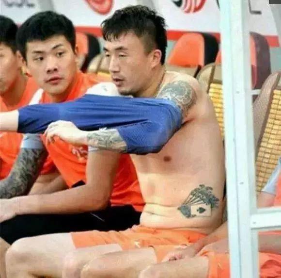  专业跑步|国足现在也不能吐槽了？CEO王兴批国足跑不过清华学生却被反批