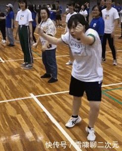 检查|妹子，你是什么裙子都敢穿呀，出门没检查吗？不尴尬吗？