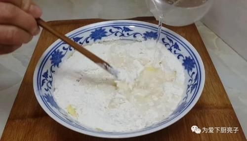 香酥|我家面粉就爱这样吃,加2个鸡蛋,焦脆香酥不油腻,吃过就念念不忘