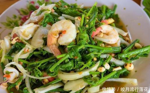 翠绿|炒青菜时,直接下锅是不对的,掌握3个小窍门,青菜翠绿不出水