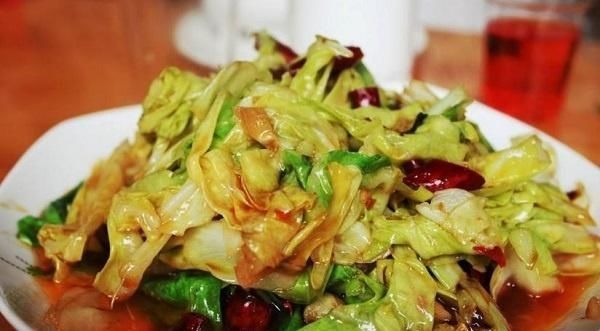  青红尖椒|做卷心菜的方法是超级美味和简单！