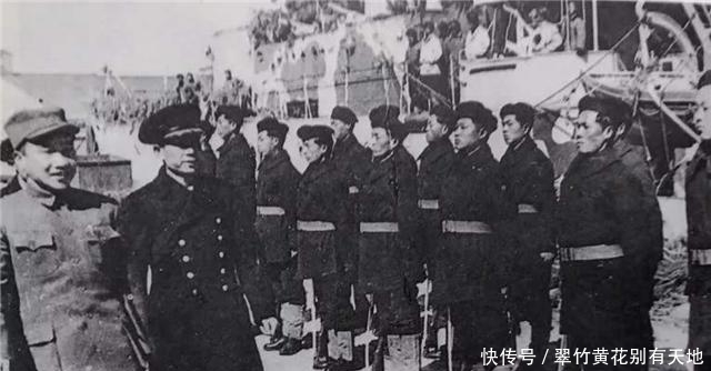 肩章|1955年授衔时,他当众扯下肩章不戴,下葬时也不穿军装