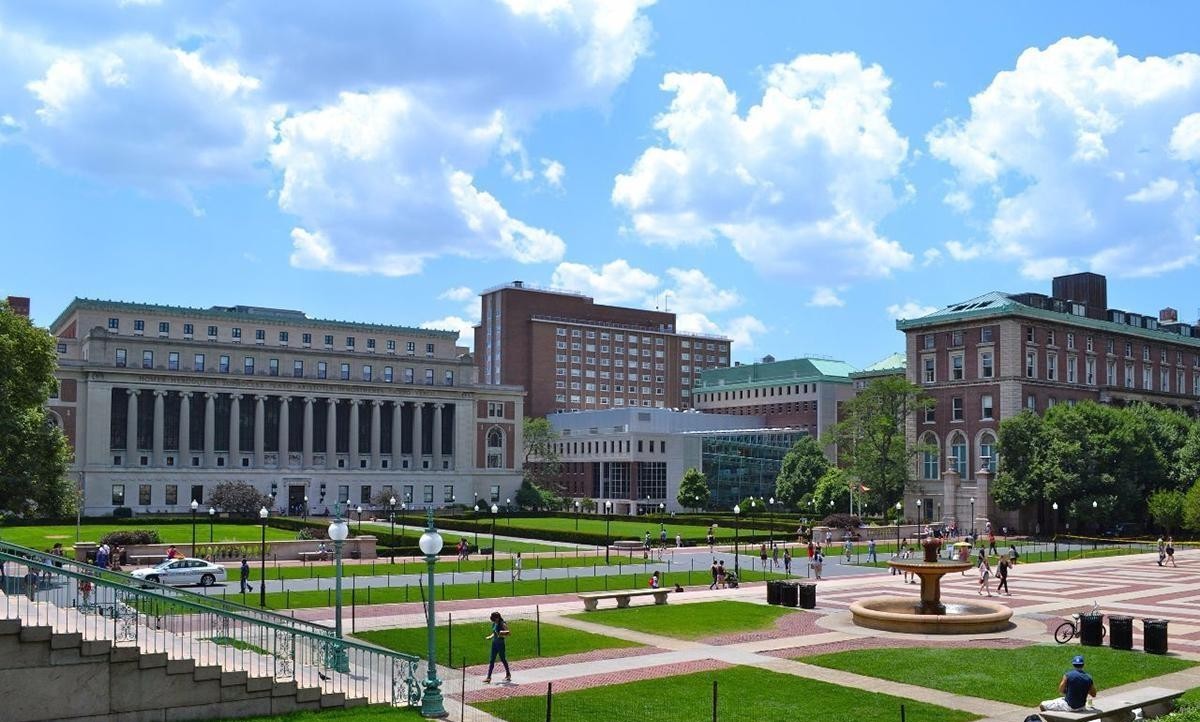 妻子|名将张灵甫战死后,19岁妻子带着儿子终身未嫁,他们后来过得如何