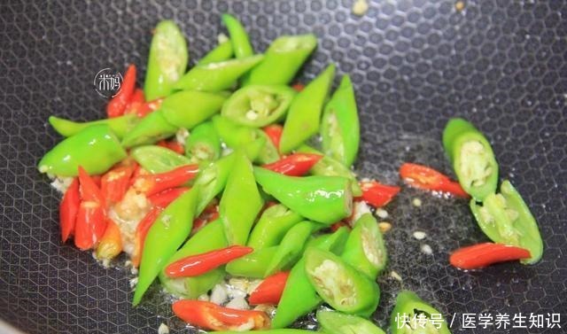 入秋|入秋后,我家常吃的一道菜,10分钟搞定,好吃到连汤汁都不剩