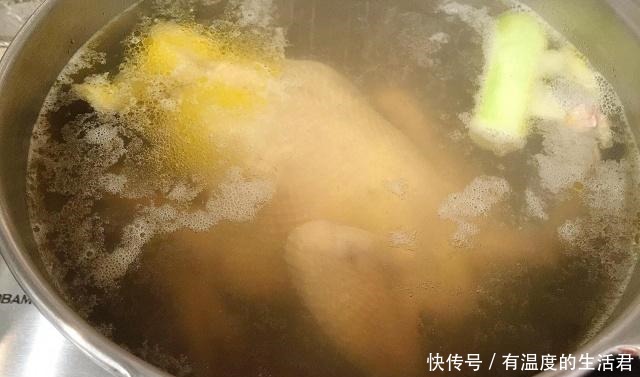 鲜嫩|做“白切鸡”时,多数人都没做“这一步”,难怪鸡肉不鲜嫩