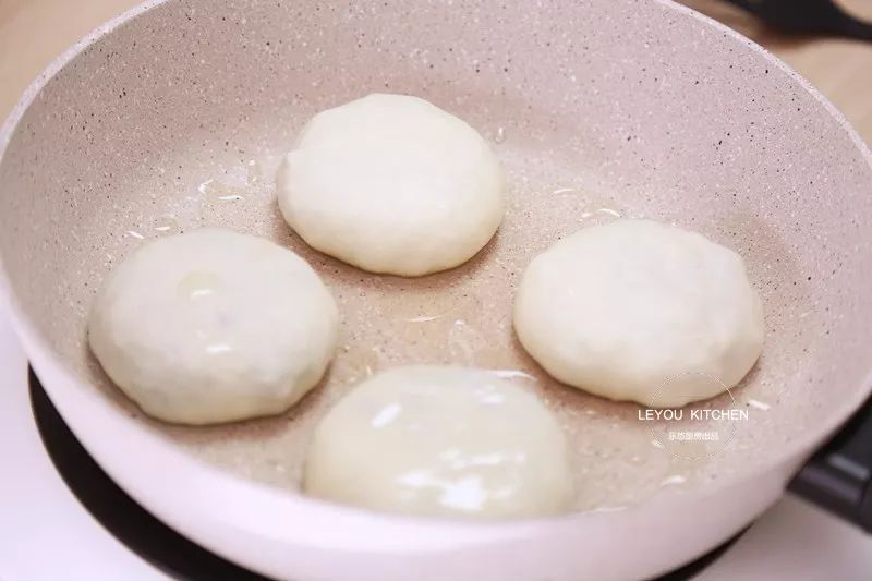 静置|在家做馅饼,和面很重要,照着做馅饼皮薄馅大,放凉了也软软的