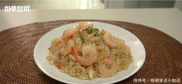 曝光|一个韩国男精英的独居生活曝光做一份蛋炒饭,6500万人围观