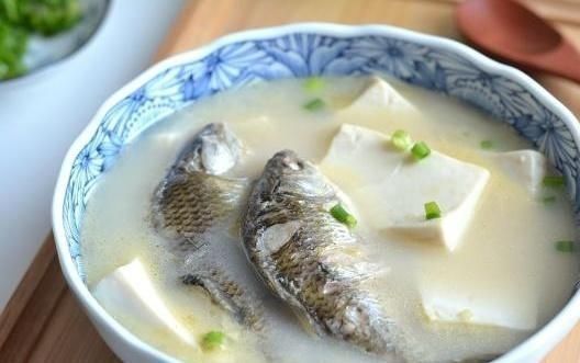 加热|鲫鱼豆腐汤熬好了,又鲜又白还美味,加热水还是凉水是重点