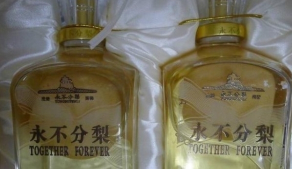 进去|五粮液“永不分梨”酒,梨是咋进去的?网友:看完感觉智商受侮辱