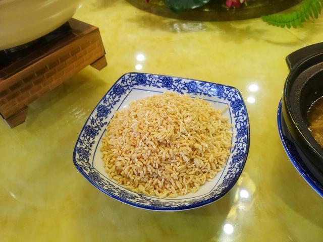 出手|孩子高考581分,父母大摆10桌宴席,邻居就这分也拿得出手