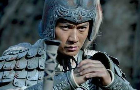 黄忠|赵云勇救黄忠之后,刘备为何不顺水推舟封他为虎威将军?