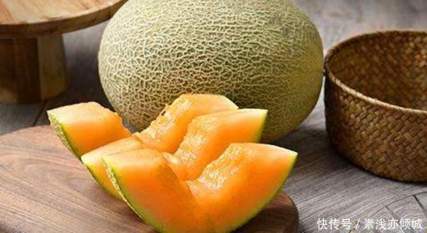 中国|吃货炫富大赛,日本拿出白草莓,迪拜拿出黑西瓜,中国默默拿出它