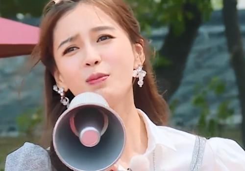 故意|跑男为让baby获胜太明显,大白天安排嘉宾室外冲水,还会故意贴上名牌