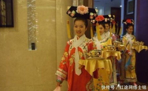 想不到|古代皇帝一顿饭那么多菜,剩下的都如何处理呢?我不说你想不到