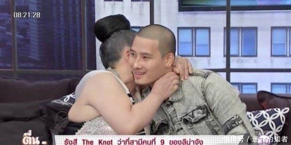 跪拜礼|女富婆嫁给24岁小伙为妻,丈夫每天给她行跪拜礼,称是真心相爱!