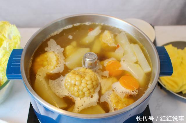 天气|天气转凉，夫妻俩这样吃晚餐，自制火锅汤底，鲜美低脂又饱腹