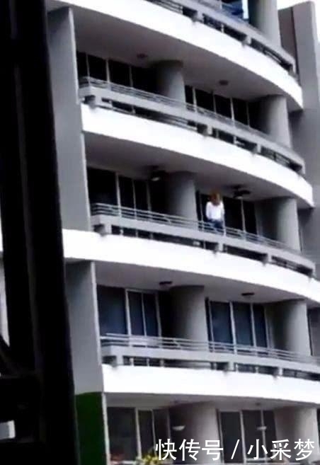 不慎|27岁女教师坐阳台栏杆自拍, 不慎坠楼身亡, 网友: 给自己拍遗照?